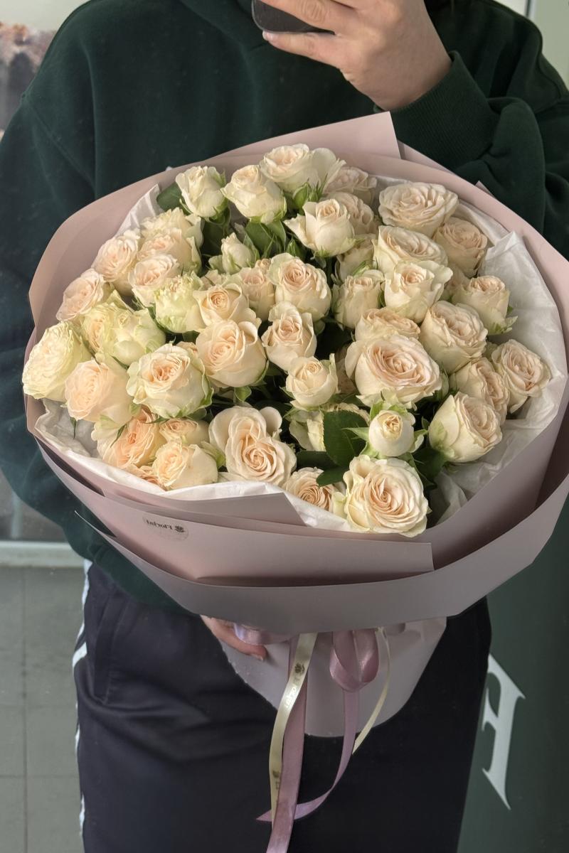 Baltų rožių prabanga